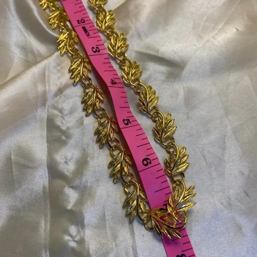 Vintage Gold Tone Laurel Leaf Link Choker Necklace Botanical Collar 1970s 80s
